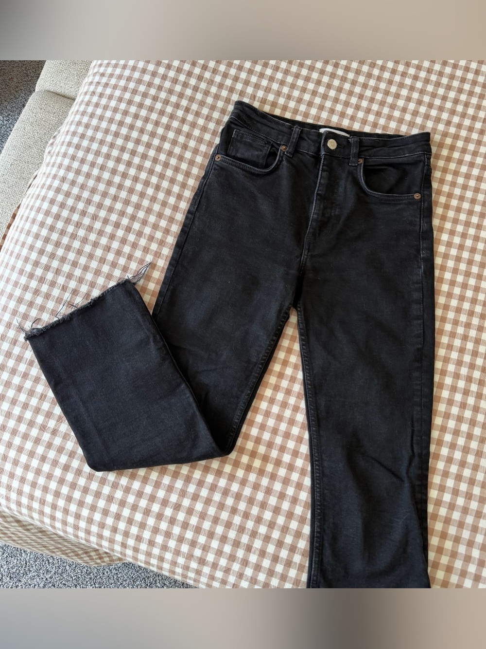 Zara High Waisted Straight Leg Kick Flare Black Cut Off Denim Jeans Size 4